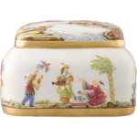 Ornamental Chinoiserie Box with Gold Decoration