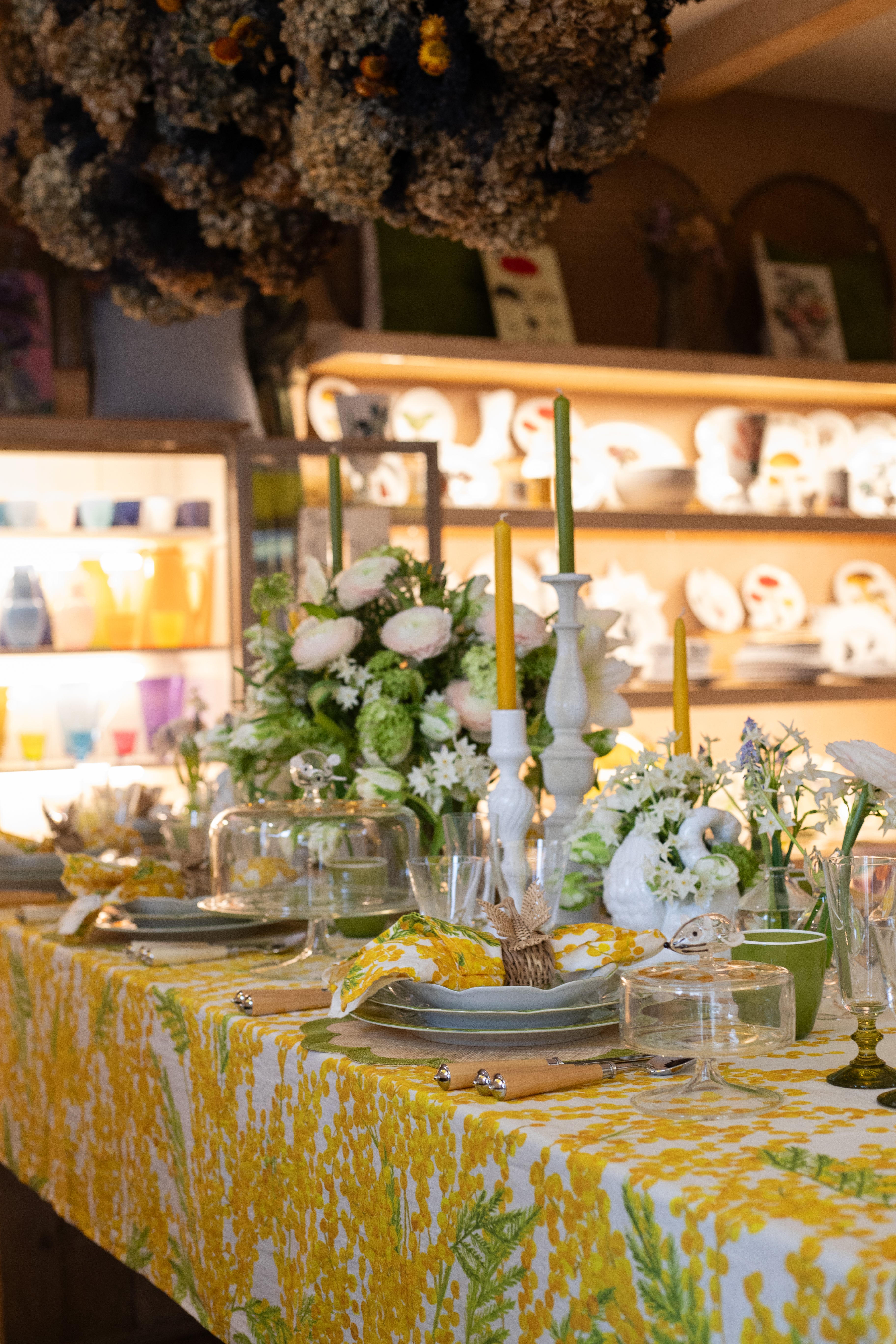 Mimosa Linen Tablecloth - Yellow - 65 x 118"