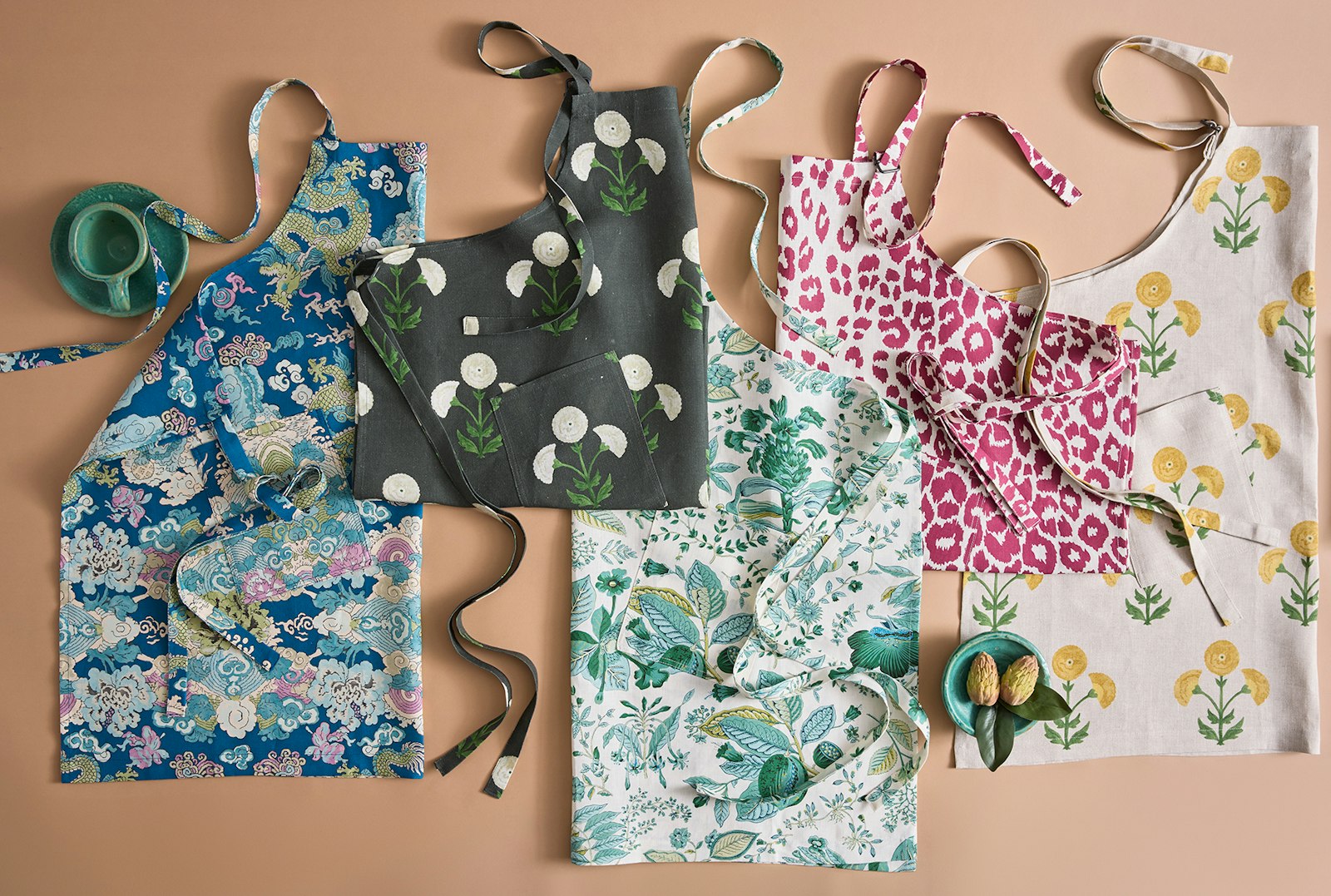 Acc_Gallery_Apron_Assortment_2024_3d506a04-c14c-4d46-9491-2422794bf7b1.jpg