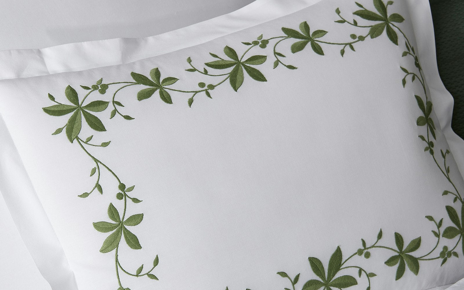 Bedding_Style_Hero_Gallery_Callista-5_8e8b8db1-acf0-426c-b8a5-c1754e82caf0.jpg