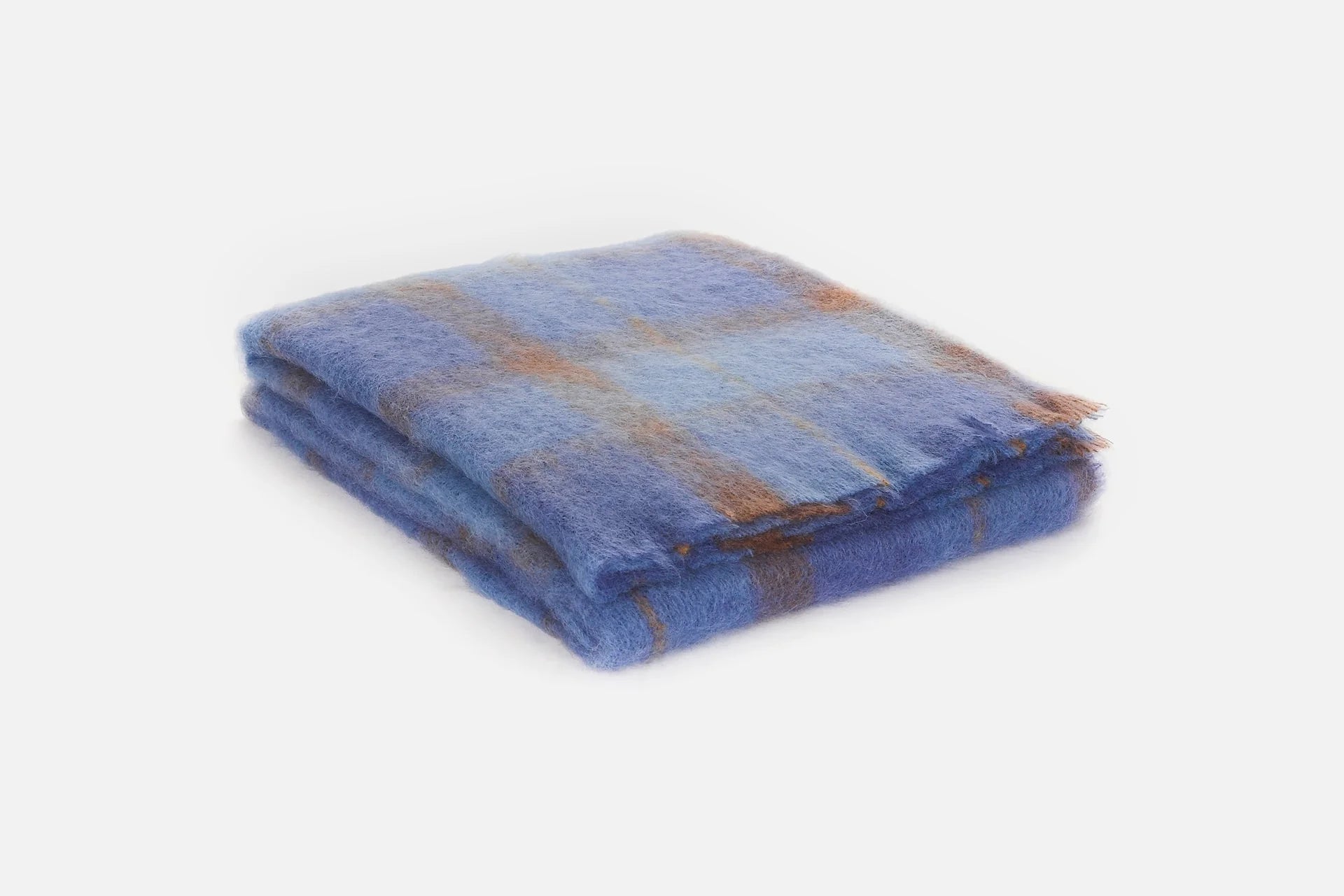 MH_Throw_DruminBluebird_Fold_67c2df82-c193-4ba5-8393-bd06f53a01bd.webp