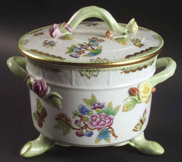 Biscuit Box & Lid Queen Victoria, Green Border