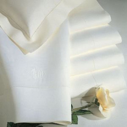 Classico White Oblong Tablecloth 