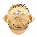 Jockey Cap Ring .75\ x .75\
14kt Gold
In-store display size 6.5; other sizes available on-order

As each piece is handmade, personalize this item. Contact us for pricing and availability.